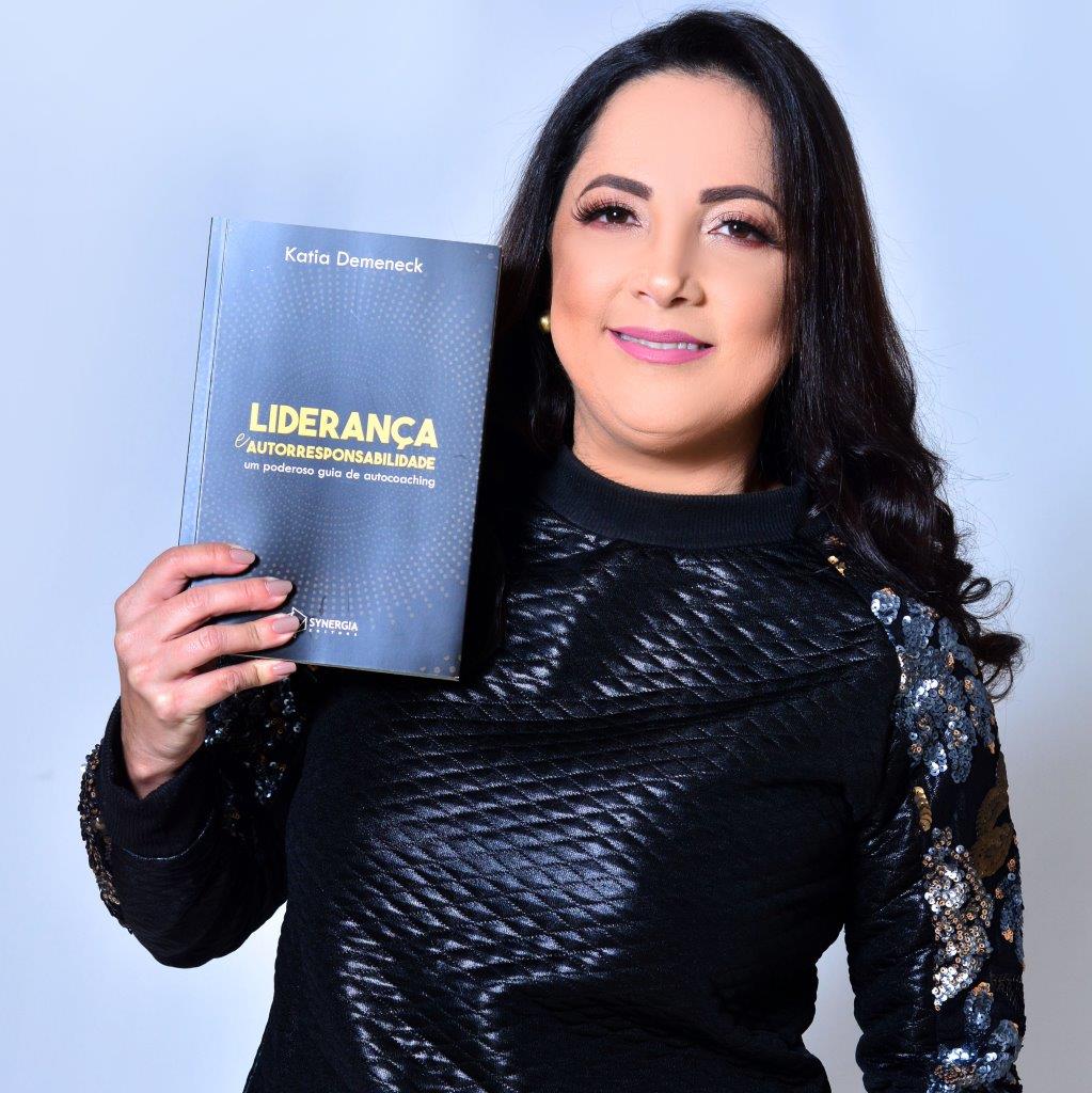 Escritora de Blumenau lança livro Liderança e Autorresponsabilidade